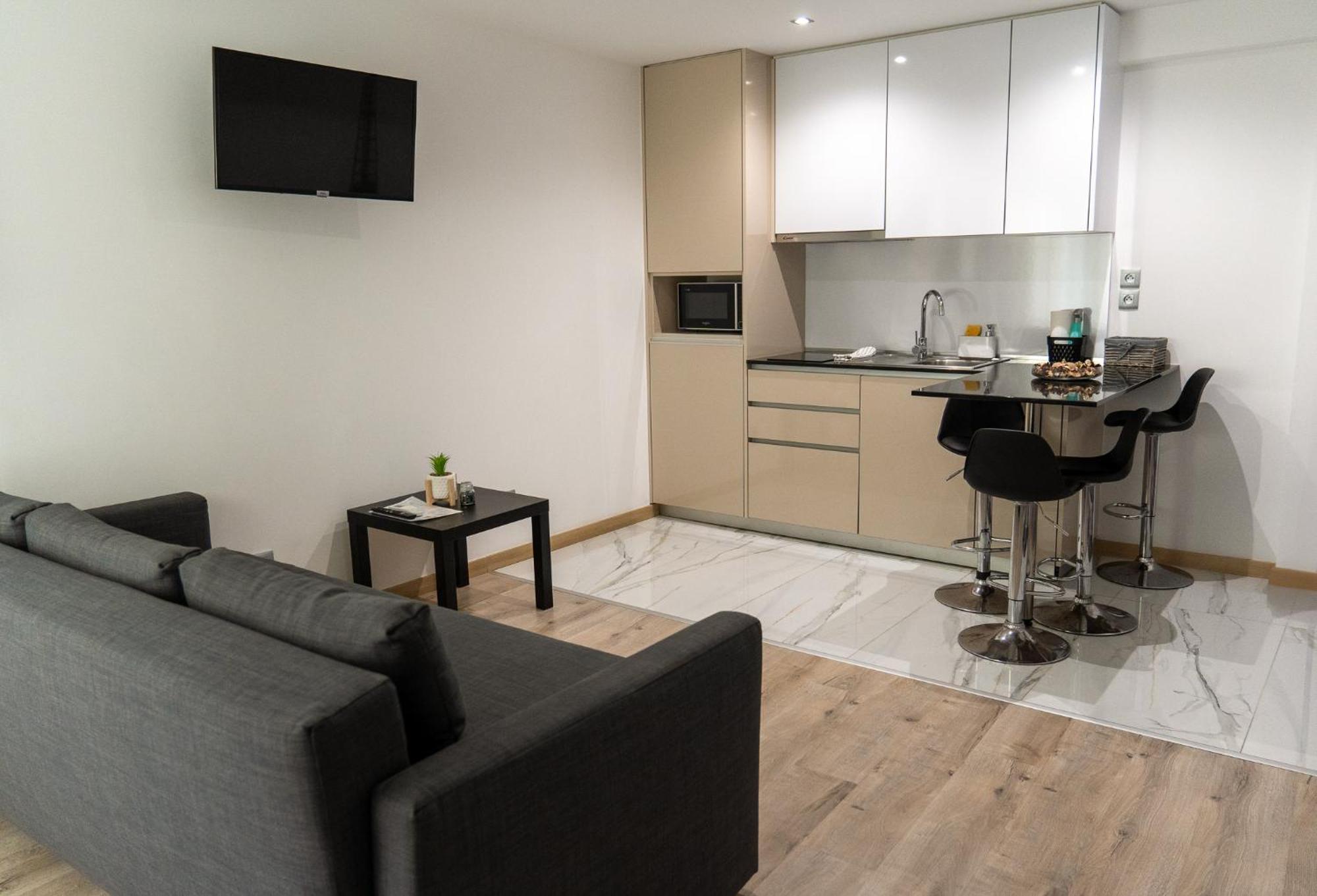 Appartement 1-4 Pers - Aeroport Cdg, Parc Expo, Villepinte - A L'Ombre Du Pin "9" Le Pin  Luaran gambar