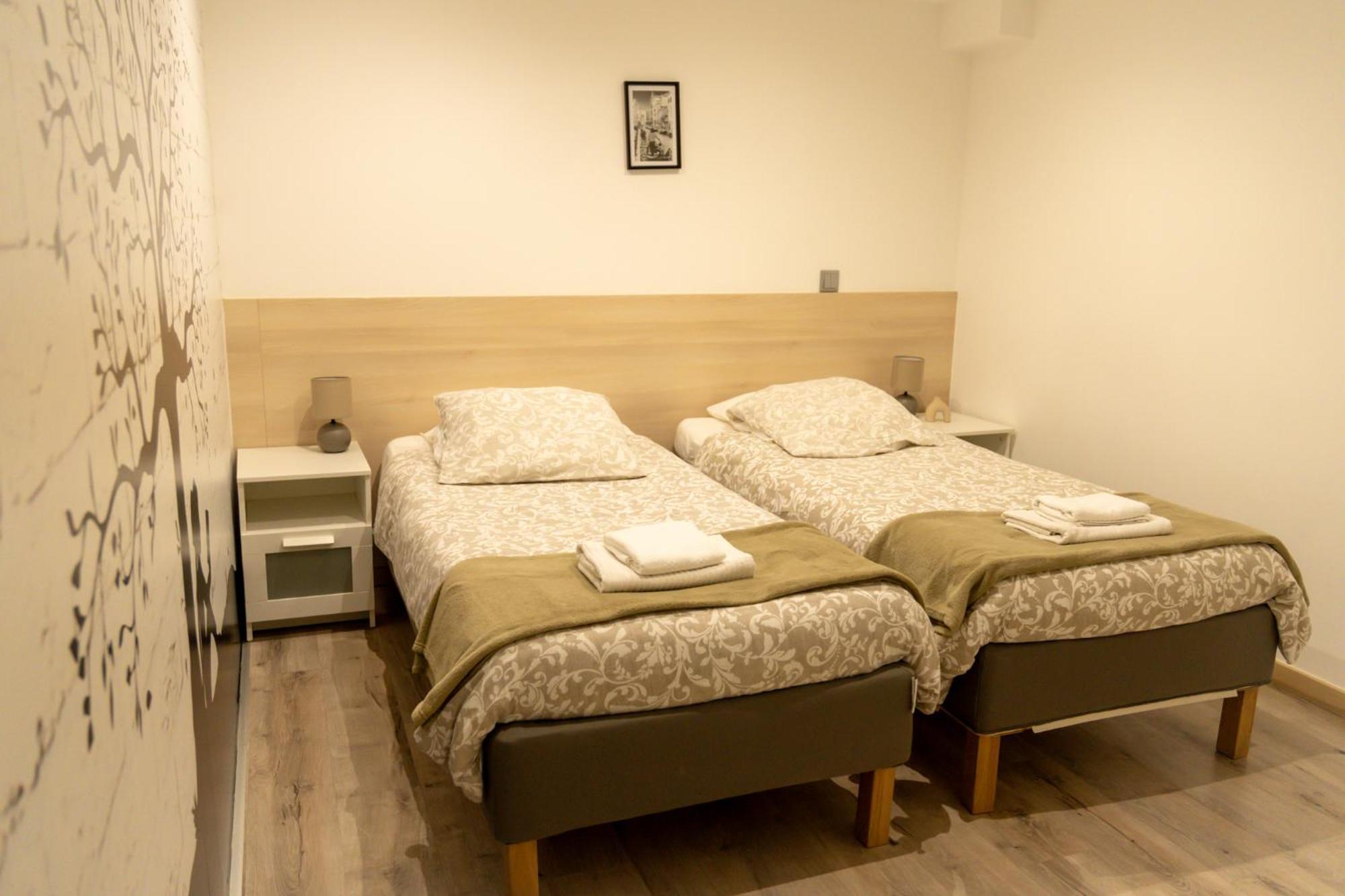 Appartement 1-4 Pers - Aeroport Cdg, Parc Expo, Villepinte - A L'Ombre Du Pin "9" Le Pin  Luaran gambar